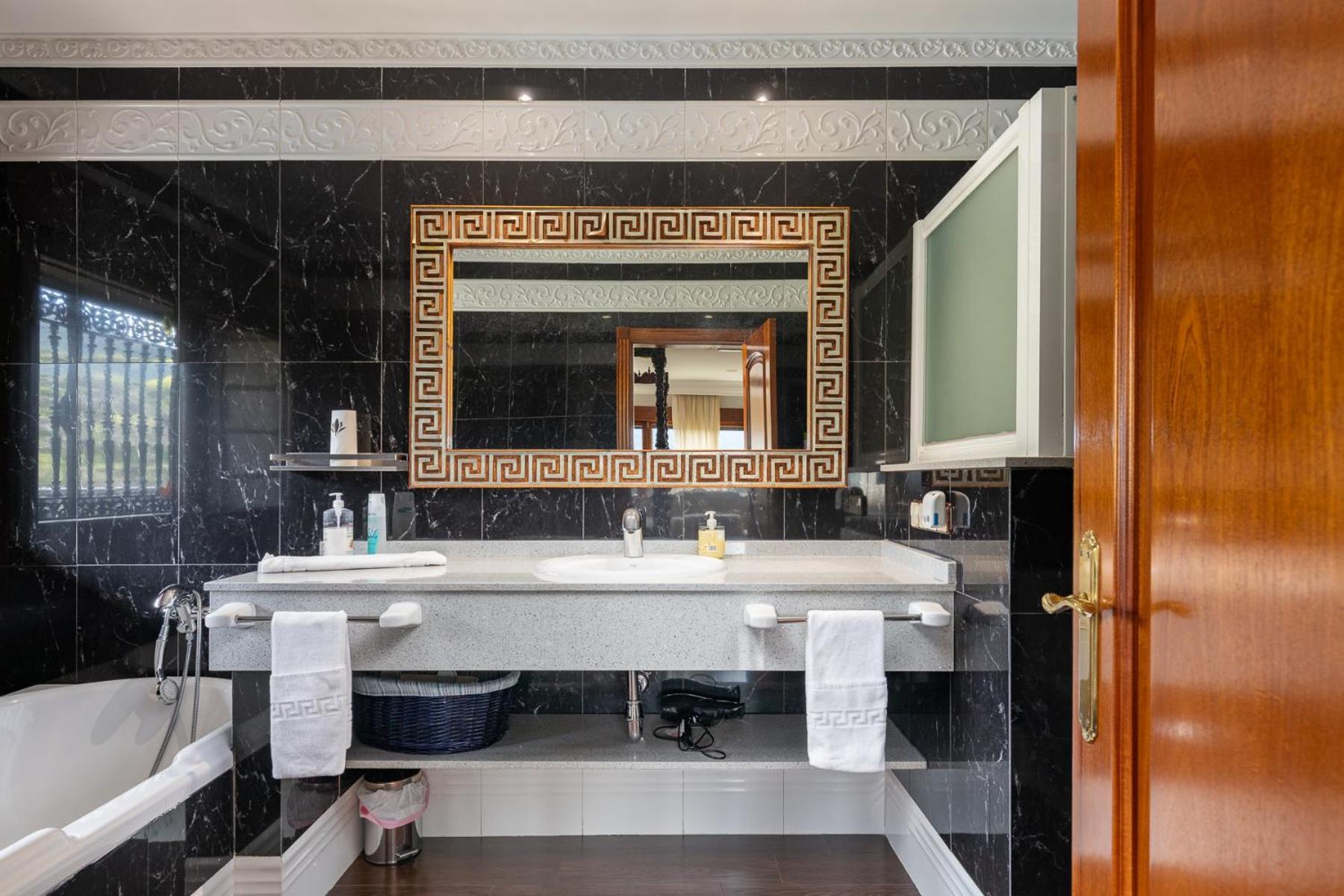 엘 티엠블로 Mansion Con Jacuzzi A 40 Grados, Gran Piscina Y Padel 빌라 외부 사진